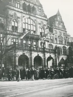Über Uns - Altes Rathaus 1933