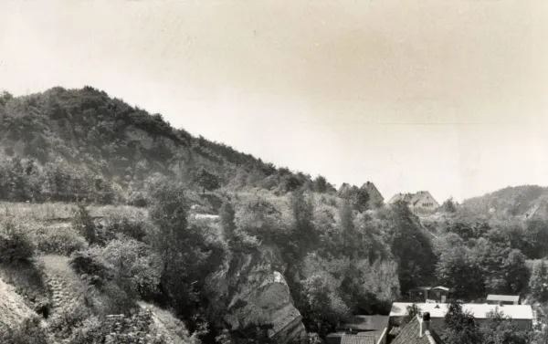 Kalkberg in Brackwede, Blick Richtung Süden, Wohnhäuser am Lönkert und Schulstraße, 1965