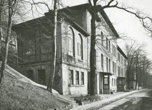 Das Haus Nebo war ein Krankenhaus für Männer mit Epilepsie und Behinderungen, die in Bethel lebten. Hier wurden die Zwangssterilisationen durchgeführt, 1931. Bildrechte: HAB GB 2