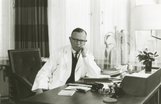Prof. Dr. Gerhard Schorsch (1900-1992) Chefarzt der Anstalt Bethel, Ende der 1950er Jahre. Hauptarchiv Bethel, FD 3723.
