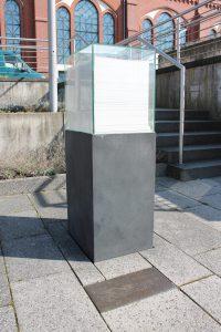 Die Gedenkstele für Zwangssterilisierte in Bethel auf dem Bethelplatz. Bildrechte: P+K, Bethel
