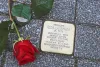 Der Stolperstein vor dem Haus Groß Bethel. Bildrechte: P+K Bethel