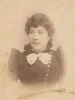 Portrait von Fanny Pakebusch mit 19 Jahren, 1889. Stadtarchiv Bielefeld, Bestand 400,4/Fotoalben, Nr. 208
