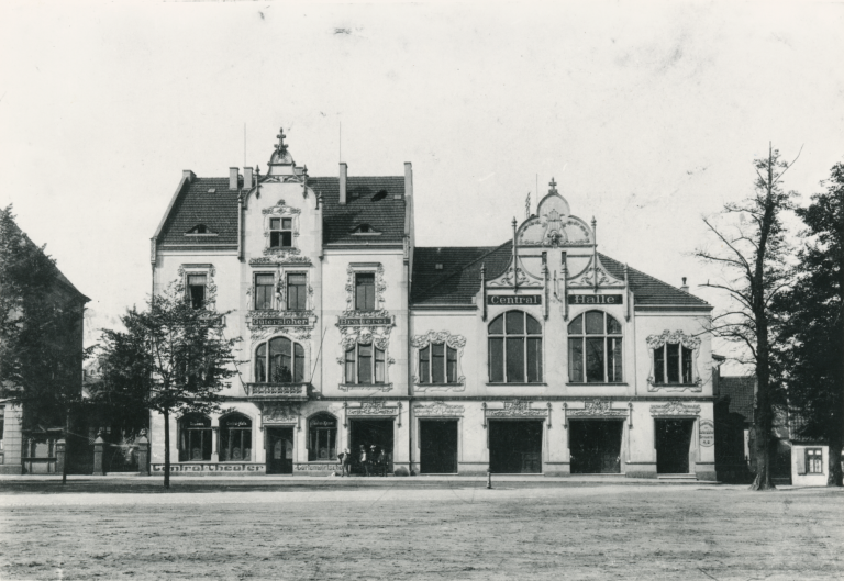 Frontansicht der Gaststätte Kyffhäuser, ca. 1910.