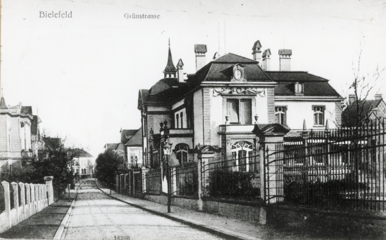 Villa Klasing in der Grünstraße 14: SD-Dienststelle und Ausweichort der Stapo nach dem Luftangriff auf das Gebäude am Siekerwall.