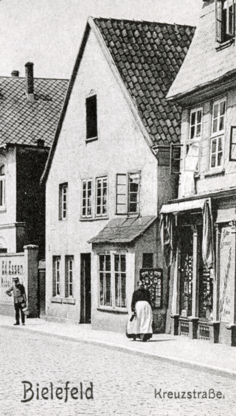 Ludwig Meyers Elternhaus (Bildmitte) Kreuzstr. 42 wurde 1951 abgebrochen.