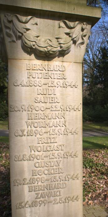 Details des Gedenksteins für die inzwischen 14. Opfer des Nationalsozialismus auf dem Sennefriedhof.
