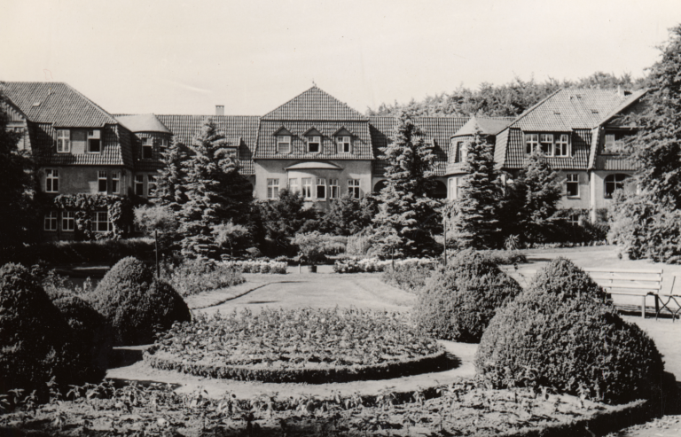 Das Haus Morija, heute Gilead IV, in den 1940er Jahre. Die Rückseite des Hauses, mit dem großen, parkähnlichen Garten.