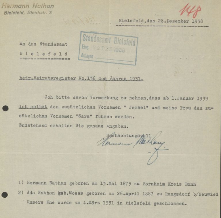 Antrag auf Ergänzung der jüdischen Zwangsvornamen „Israel“ und „Sara“ von Hermann und Ida Nathan beim Standesamt Bielefeld, 29. Dezember 1938.