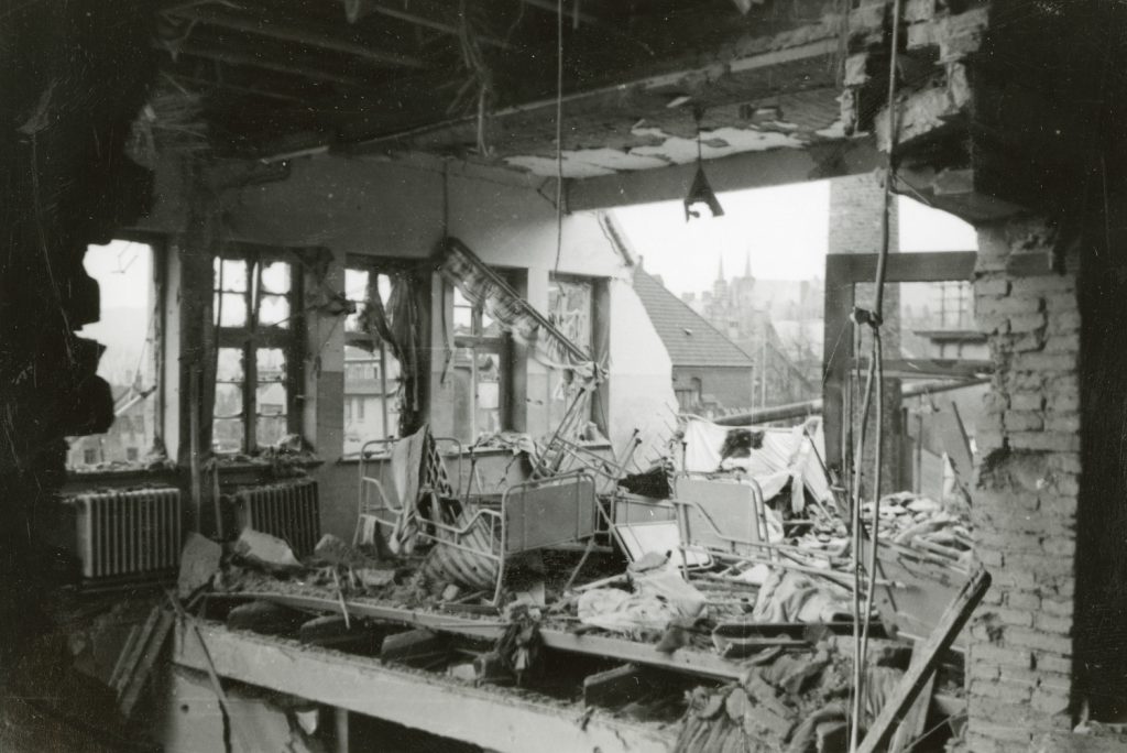 Das Pflegehaus Horeb nach dem Luftangriff vom 31. März auf den 1. April 1941.