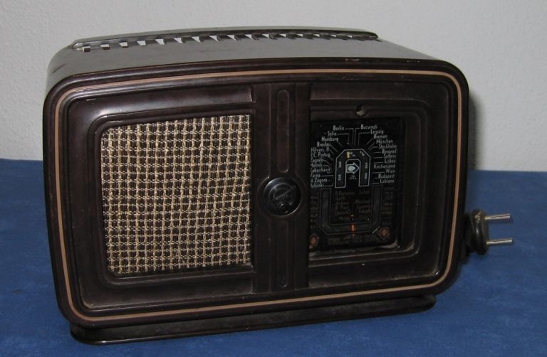 Hugo Wörmanns Radio (Geräteansicht Blaupunkt ZGW643 – Baujahr: 1943).