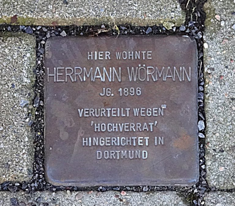 Stolperstein für Hermann Wörmann vor dem Haus Althoffstraße 14.
