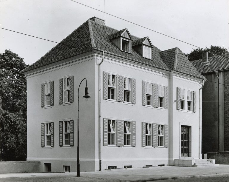 „Haus der Jugend“ in der Artur-Ladebeck-Straße 7 (ehem. Amtssitz des HJ-Oberbanns 158), 1960.