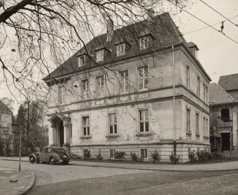Das Haus Stapenhorststraße 35 diente von 1939 bis 1942 als jüdisches Altersheim.