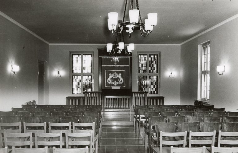Gebetsraum der Jüdischen Gemeinde Bielefeld in der Stapenhorststraße 35, 1951.