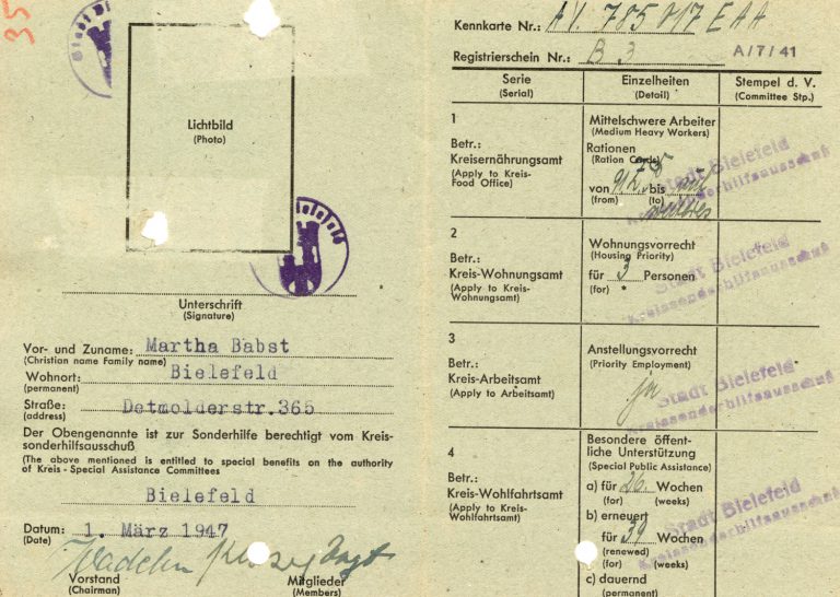 Entwerteter Pass der Sonderhilfe von Martha Babst, ohne Foto.