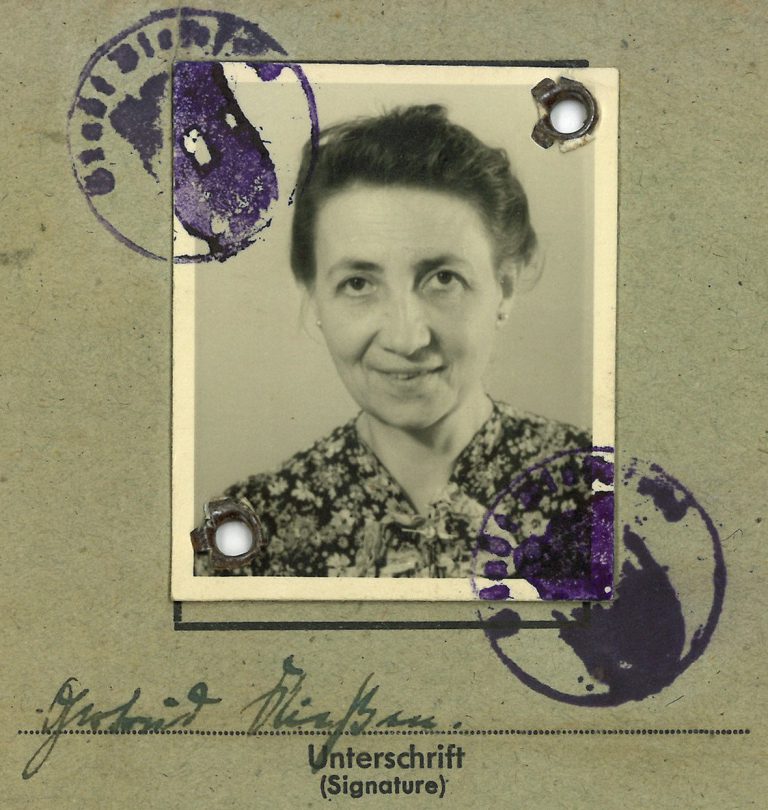 Ausweisfoto von Gertrud Niessen, 1947. Stadtarchiv Neuss