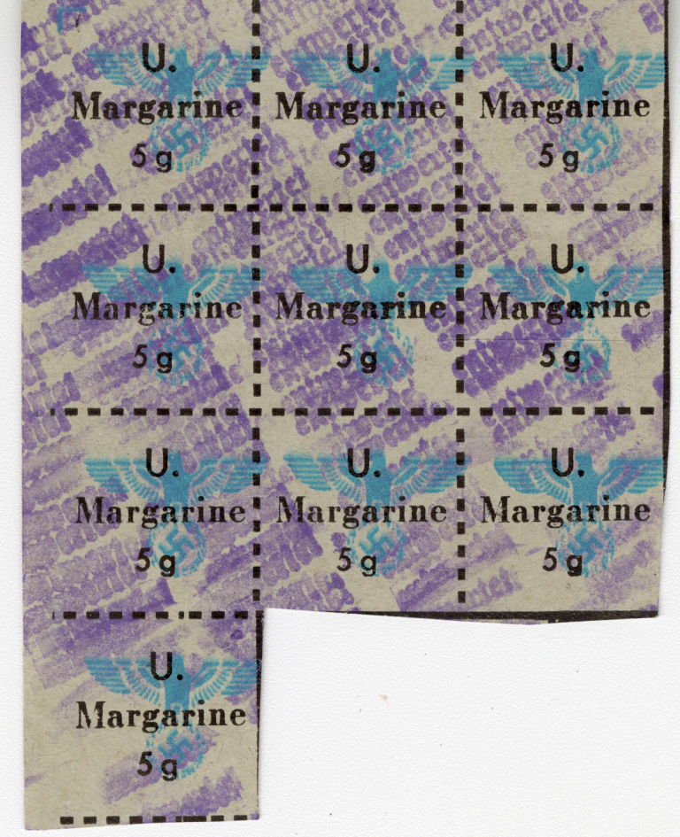 Zehn Lebensmittelmarken für 5g Margarina, die bei Johannes Waltenberg sichergestellt wurden. Stadtarchiv Bielefeld, Bestand 130,9/Gadderbaum, Nr. 3246