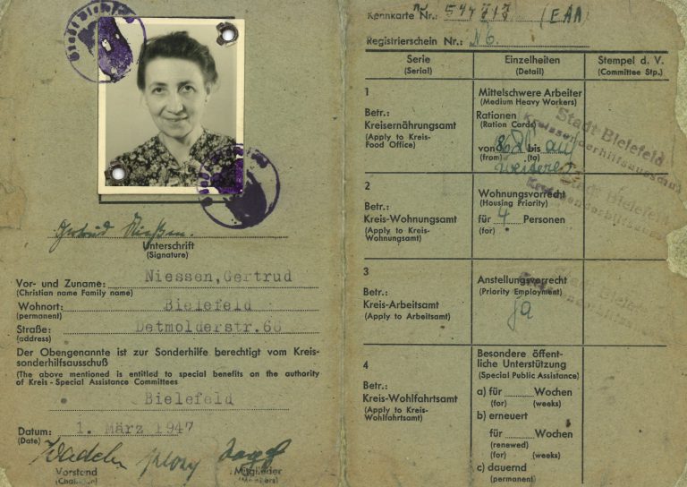 Innenseite des Sonderausweises für politisch Verfolgte von Gertrud Niessen, 1947. Stadtarchiv Neuss